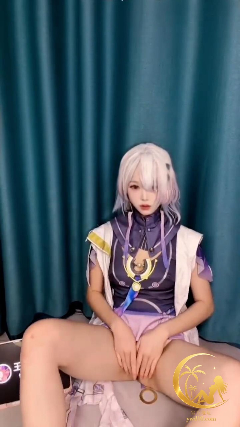 极品福利姬小鸢宝宝 穿鸣潮莫宁cos服自慰 舌钉挑逗假鸡巴双道具一块玩弄小穴